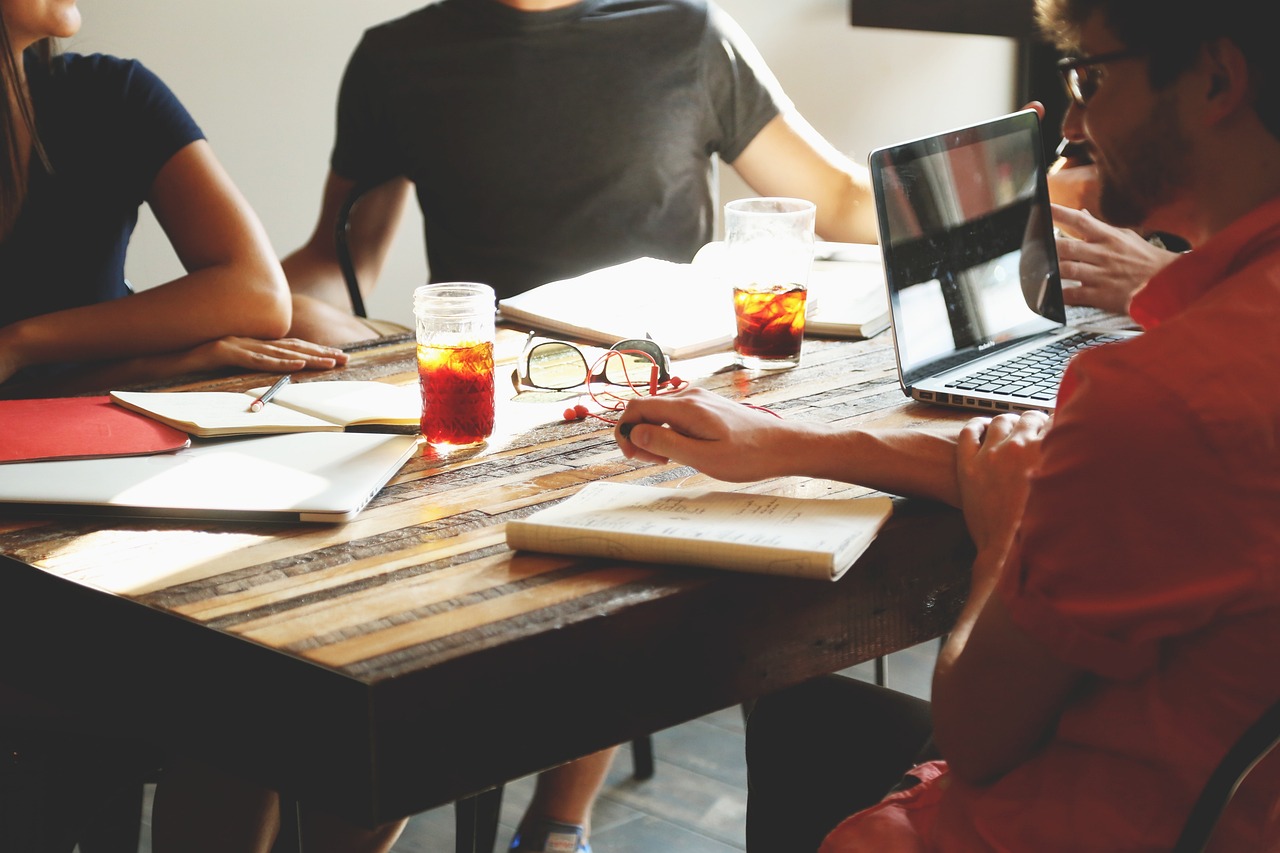 Mesa de trabajo para an&aacute;lisis administrativo, contable y fiscal